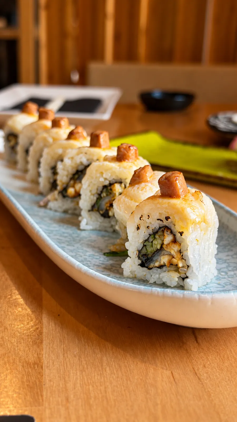 Butter foie fish roll uramaki (8 pcs)