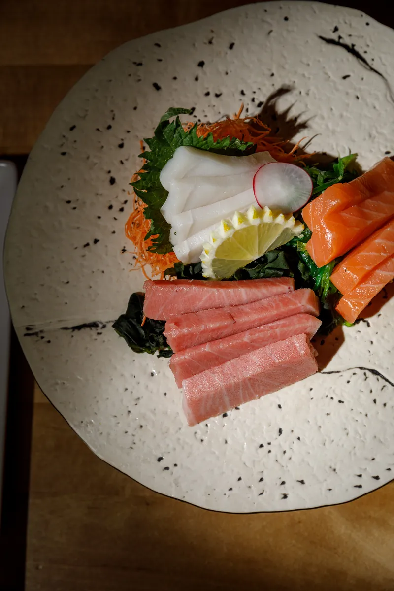 Mixed sashimi (12 pcs)