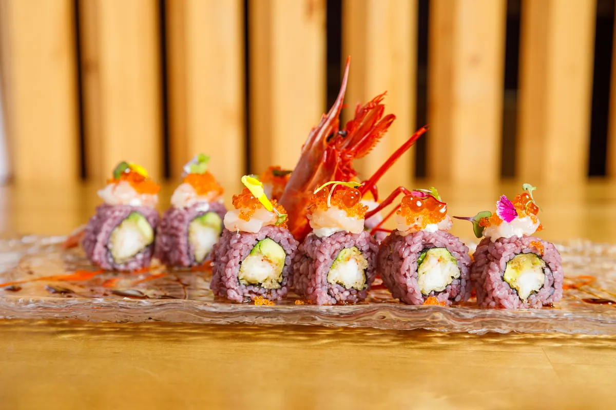 Carabinero prawn and tuna belly uramaki (8 pcs)