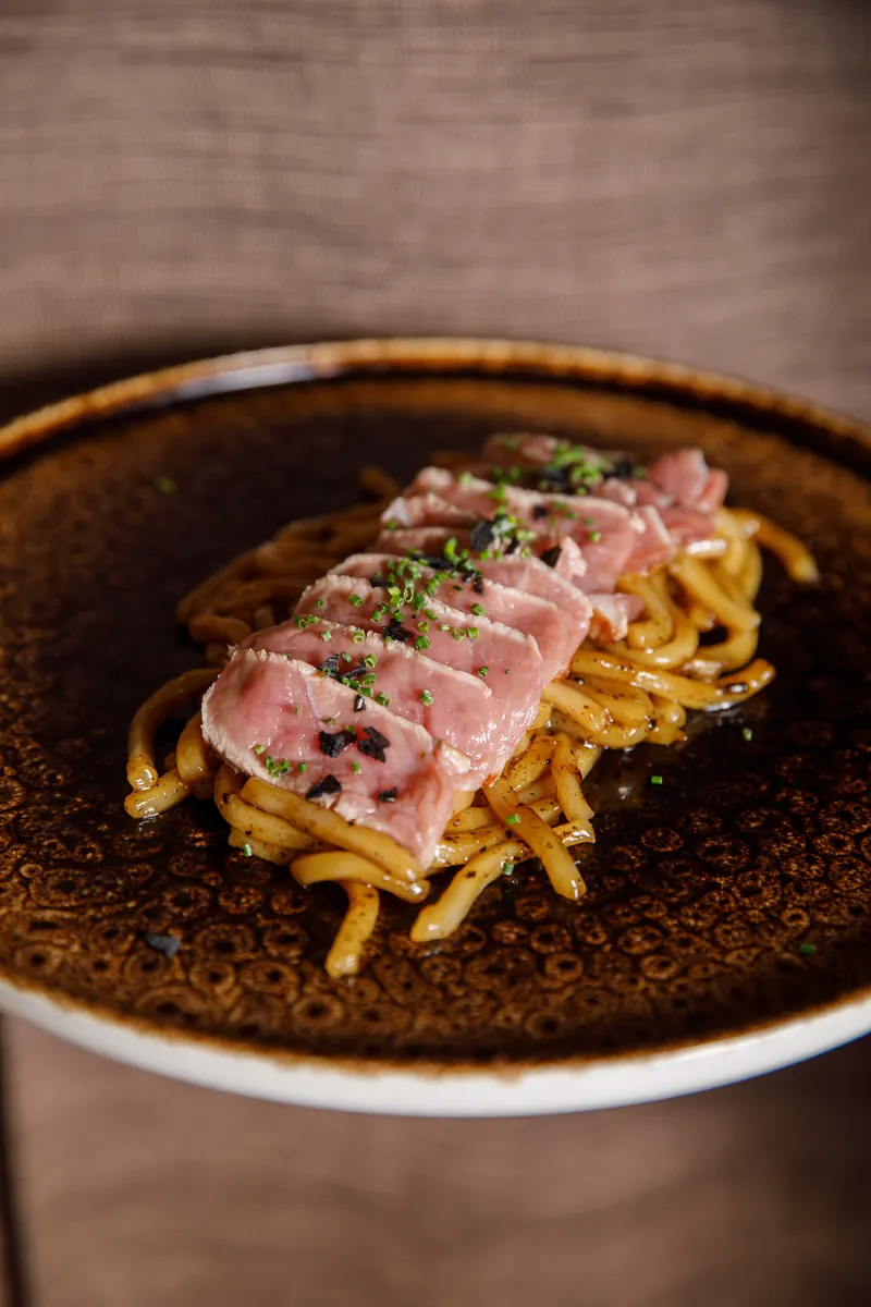 Yaki-udon with roast beef and sukiyaki sauce